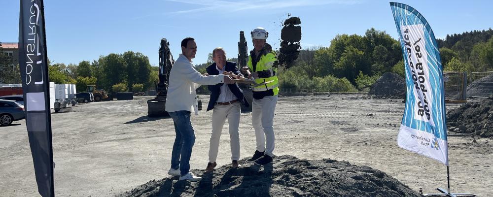 Första spadtaget,  Eriksboskolan i Angered, Göteborg. Pressbild: Hedin Construction AB