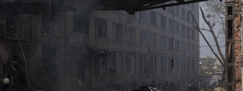 Arkitekterna Klara Jutéus och Rickard Stark representerade OKIDOKI vid utdelningen av PLÅTPRISET under PLÅT23. Foto: Jezzica Sunmo
