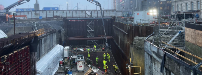 Bottenplattan som gjöts ligger i deletappens norra ände, närmast Kanaltorget. Foto: Trafikverket