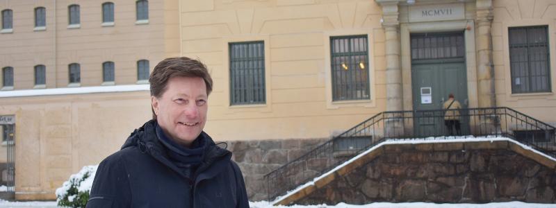 Robert Schwartze vid Härlanda Park där Higab just nu genomför ett omfattande energiprojekt. Foto: Higab