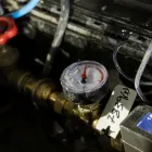 Runt arbetsområdet i Rosenlund och Haga har cirka 90 grundvattenrör och 20 infiltrationsbrunnar installerats för att övervaka grundvattnet. Elektroniska tryckgivare i rören registrerar nivåförändringar i ett digitalt system. Provpumpningen följdes upp på motsvarande sätt. Foto: trafikverket