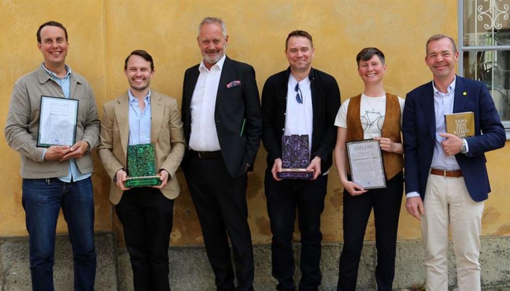 Fotograf: Sara Sekund / Business Region Göteborg

Alectas Carl Martin och Magnus Källgren med priset som Årets Uppstickare, till vänster om Patrik Andersson, BRG. Stadsfastighetsförvaltningens Stefan Johansson, Angélica Ekberg och Martin Blixt blev Årets Återbrukare.