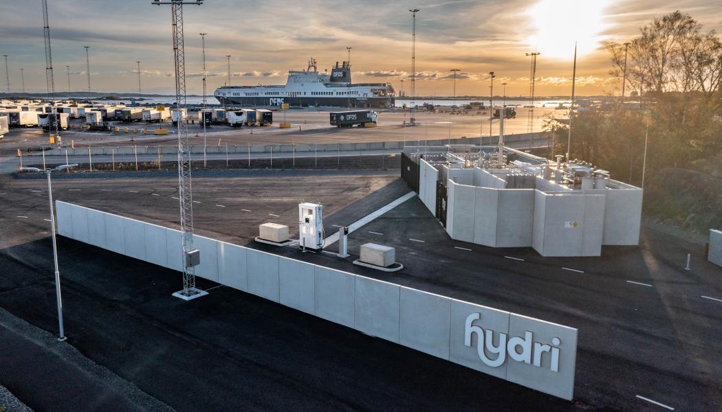 Vätgastankstationen i Göteborgs Hamn strax innan öppning. Bild: Hydri.
