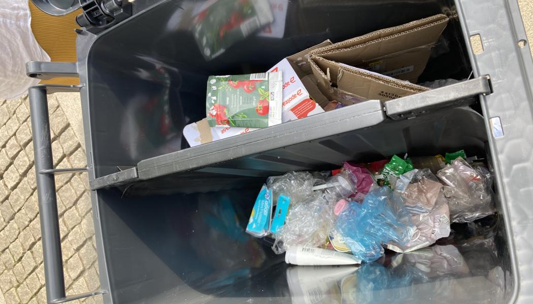 I ett av kärlen kommer villa- och radhusägare i Göteborg att sortera plastförpackningar och pappersförpackningar. Foto: Göteborgs stad
