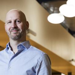 Johan Larsson, biträdande professor och avdelningschef vid Luleå tekniska universitet, ska tillsammans med sin kollega, professor Per Erik Eriksson, ge byggbranschen nya insikter om vad som bidrar till lyckade byggprojekt med hjälp av PQi-data. Foto: Binosight