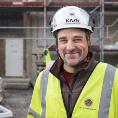 Marcus Hansson, projektchef på HSB Göteborg, ser återbruk som ett viktigt steg mot ett mer cirkulärt byggande. Foto: HSB