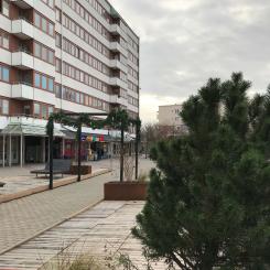 Friskväderstorget i Biskopsgården är en av de platser som ska bli tryggare genom en bred satsning på platssamverkan.