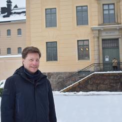 Robert Schwartze vid Härlanda Park där Higab just nu genomför ett omfattande energiprojekt. Foto: Higab