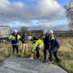 Första spadtaget för nya logistikanläggningen på SKF i Göteborg. Foto: SKF